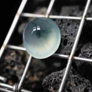 高冰起光 - 飄藍花 - 蛋面 13.1/11.8/8.2  帶著飄花的蛋面，比起單一的色底，更能展現自己的特色與品味，風味就是如此。